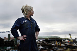 First female Caterpillar field mechanic in Alaska