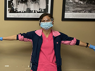 Alejandra Herring volunteered at PeaceHealth Southwest Medical Center to help patients receive the COVID-19 vaccine.